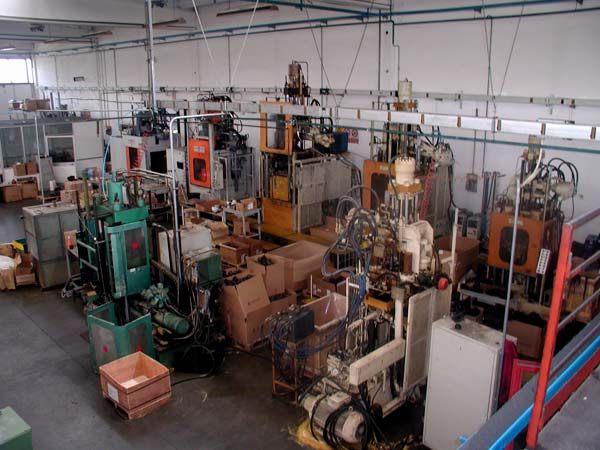 Produzione macchinari manufatti in plastica